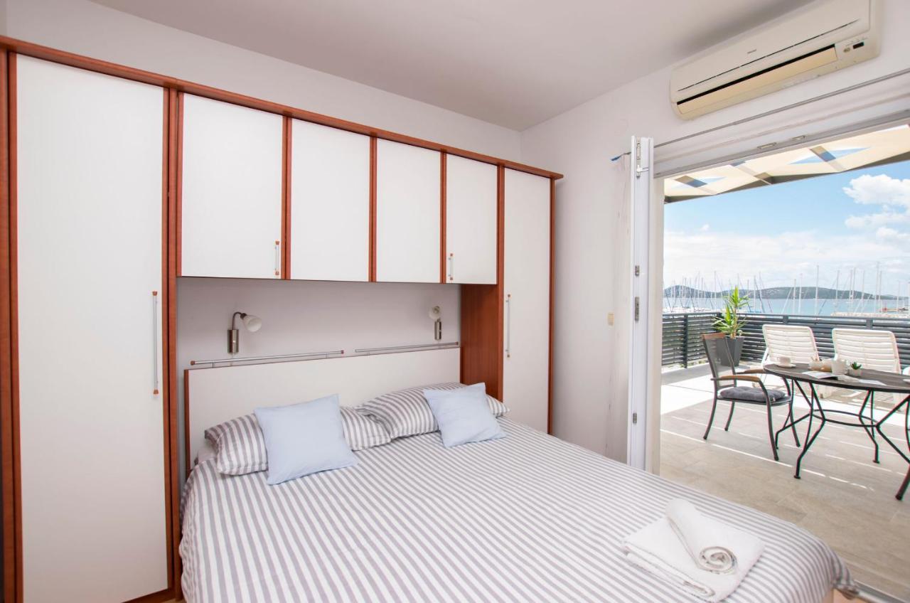 Apartments And Rooms Mare Водице Екстериор снимка