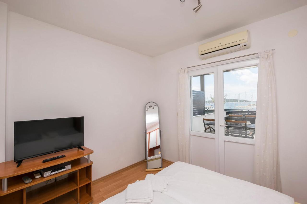 Apartments And Rooms Mare Водице Екстериор снимка