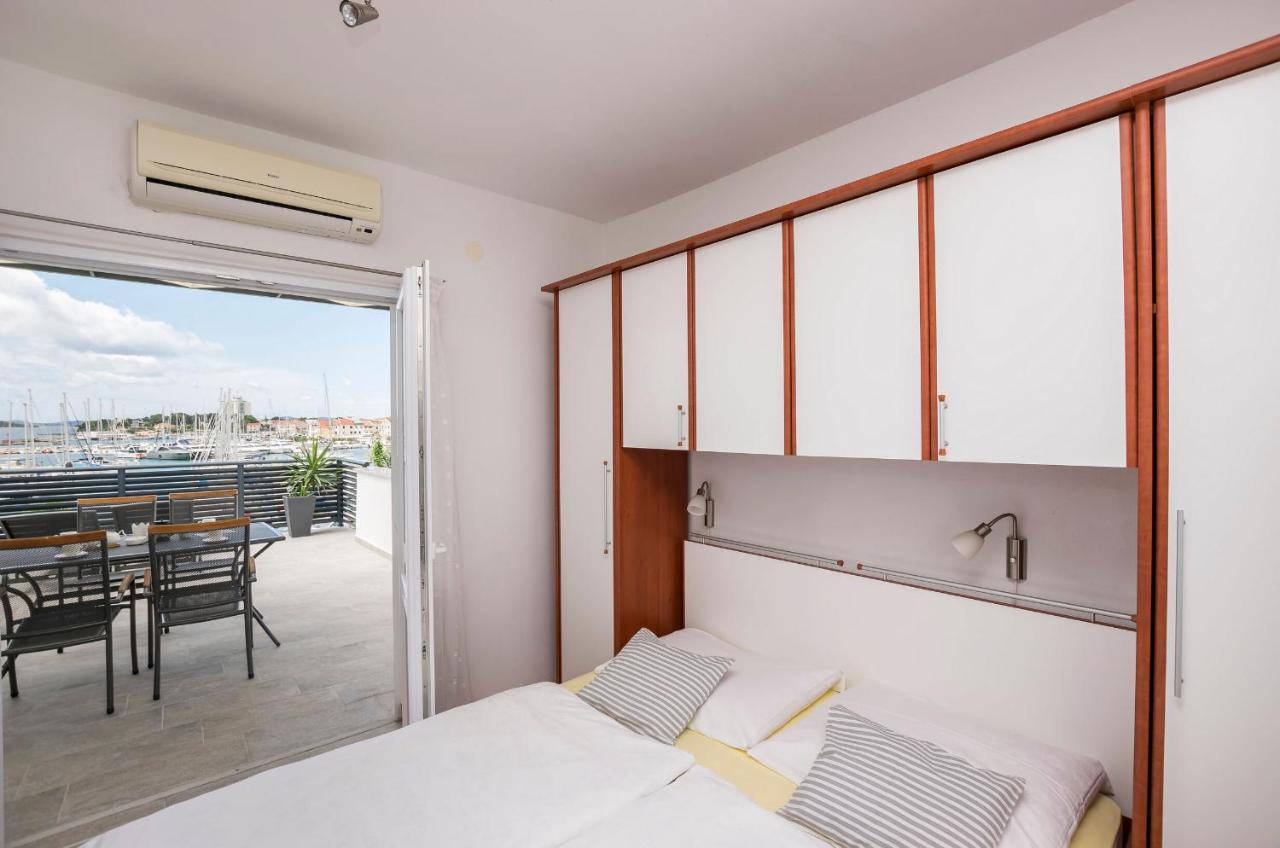 Apartments And Rooms Mare Водице Екстериор снимка