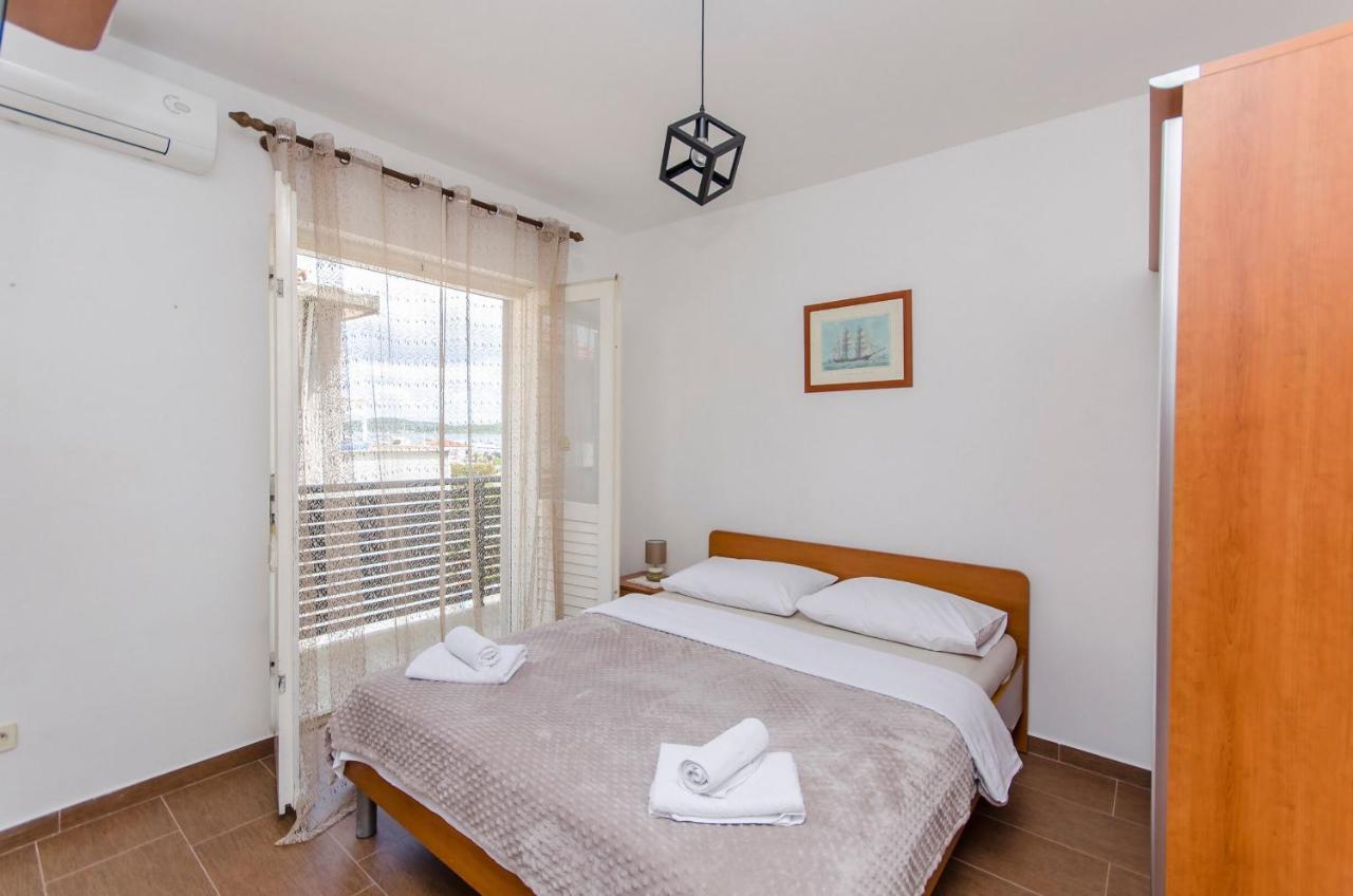 Apartments And Rooms Mare Водице Екстериор снимка