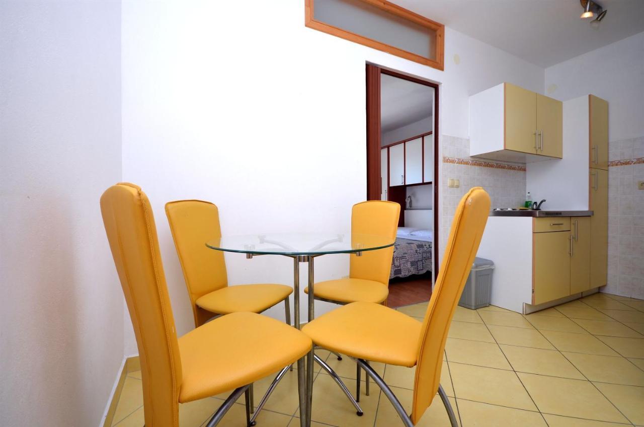 Apartments And Rooms Mare Водице Екстериор снимка