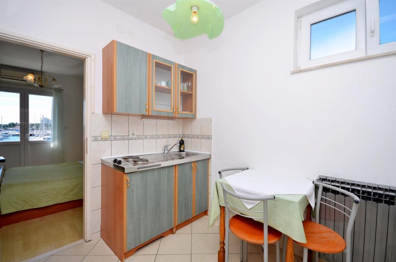 Apartments And Rooms Mare Водице Екстериор снимка